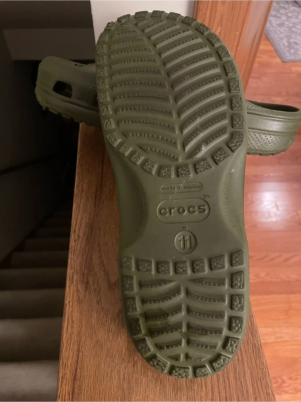 OLIVE GREEN CROCS MEN’S SIZE 11